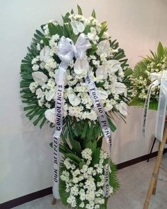 !Graceful Tribute Wreath